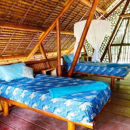 Southern Mentawai Outpost 호텔 Sibigau Island 외부 사진